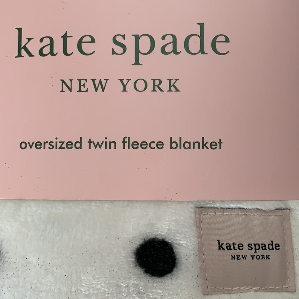 LAST ONE - NWT KATE SPADE OVERSIZED TWIN FLEECE BLANKET - Picture 2 of 3